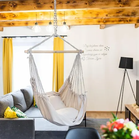 Beskid Loft House - W Gorach بيت للعطل *